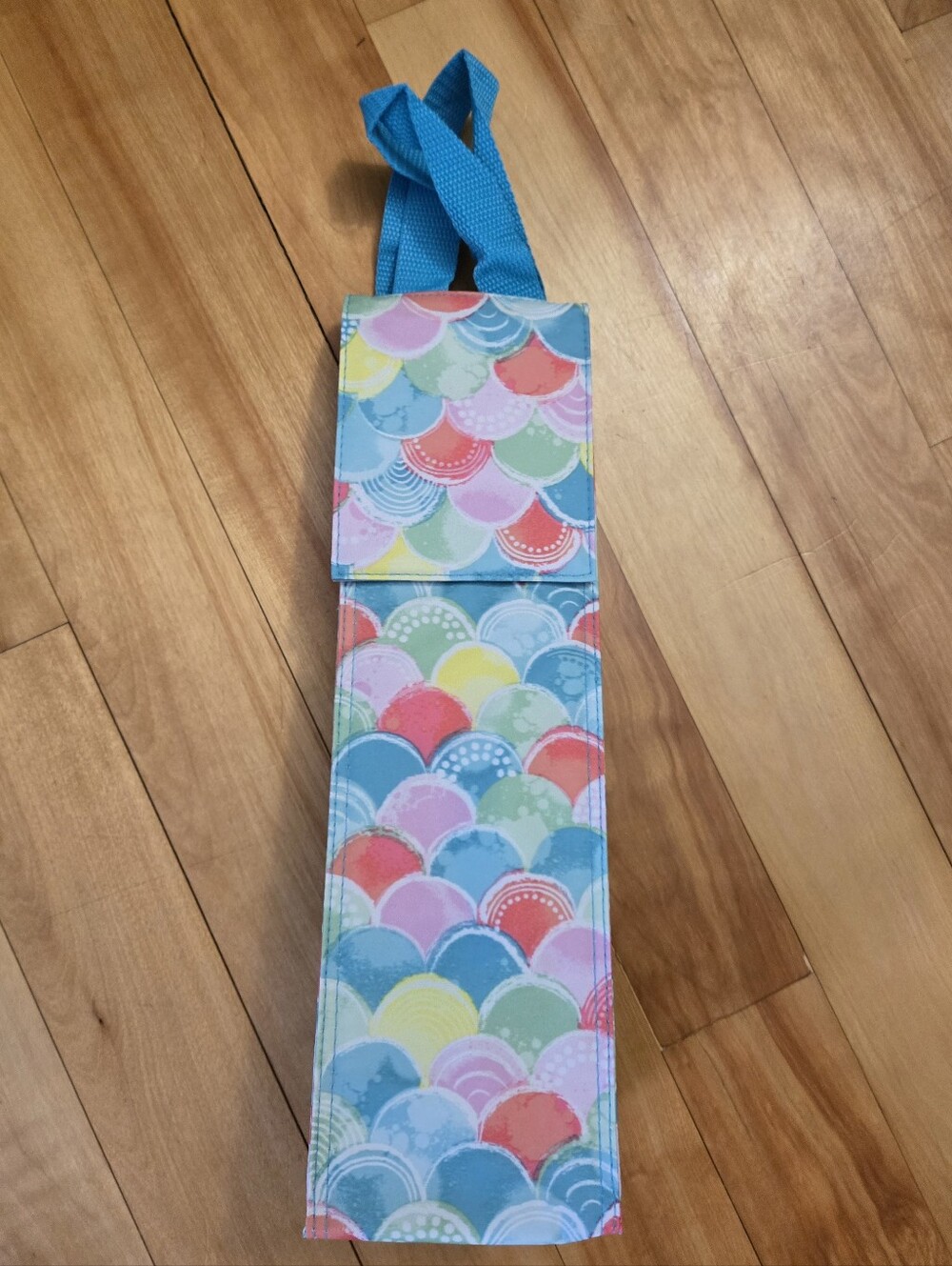 NWT- Thirty One- Insulated Scalloped Mermaid Wine Bag